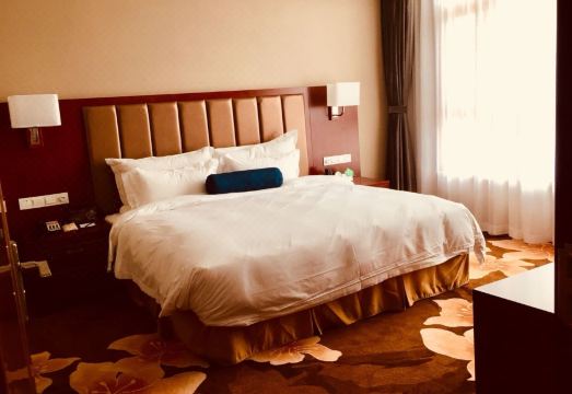 Yijun Yingbin hotel Hotel Overview