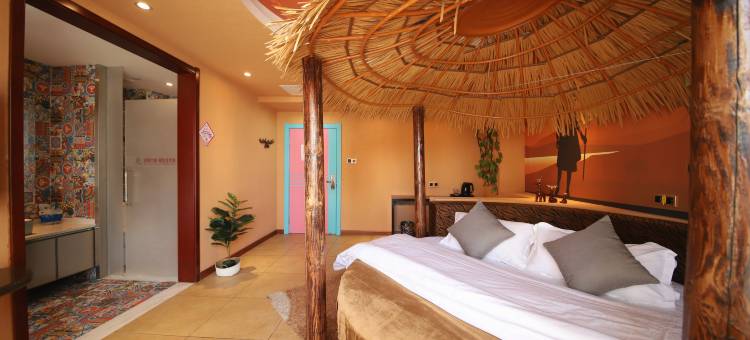 包头月半湾主题酒店(团结大街店)图片