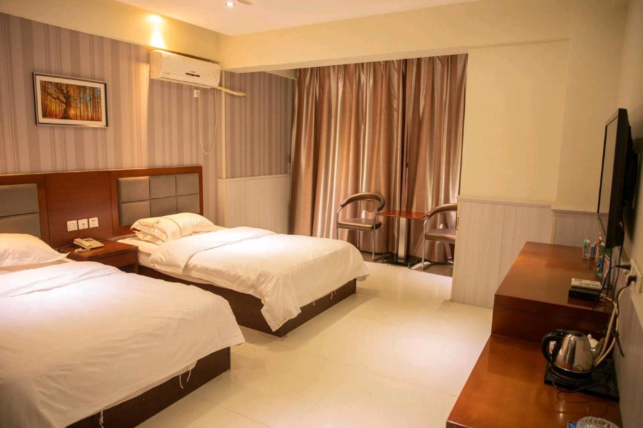 卫辉逸居宾馆(汽车总站店)