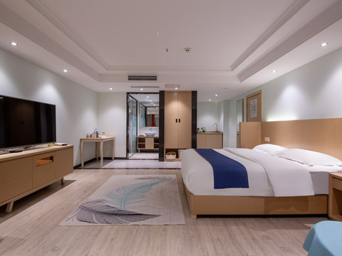 嘉优隆酒店(昆明高铁南站春融街地铁站)