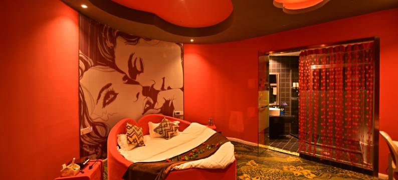 一半一半主题酒店(无锡洛社哥伦布广场店)图片