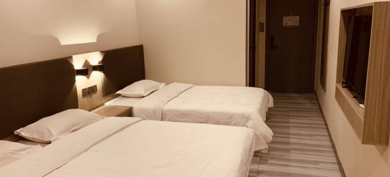 易居酒店(联盟路柏林庄地铁站店)图片