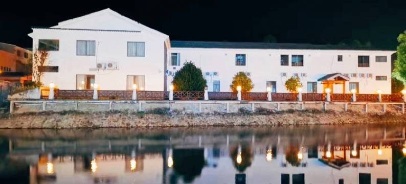 三百山温泉民宿(新三段分店)图片