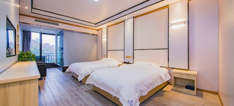 尊上酒店(长沙万家丽广场地铁站店)图片