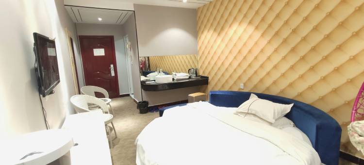 易伯酒店(新郑龙湖万佳商业广场店)图片