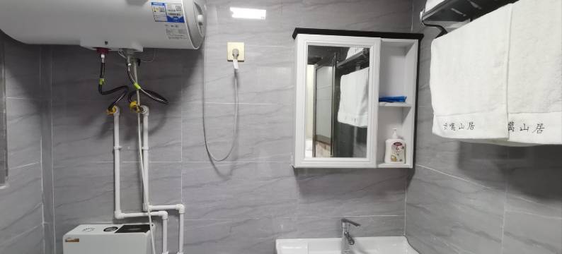 上木居贡噶山居图片