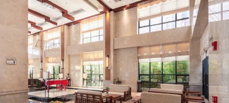 陆良弘悦湖大酒店图片