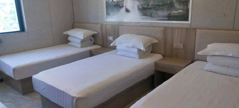 苏州起点假日宾馆(本色美术馆尹中路地铁站店)图片