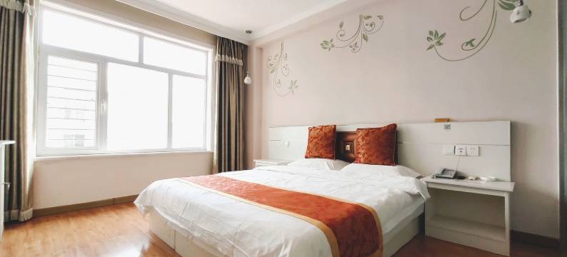 滦平中楚假日酒店图片