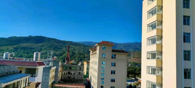 梁河馨怡酒店图片