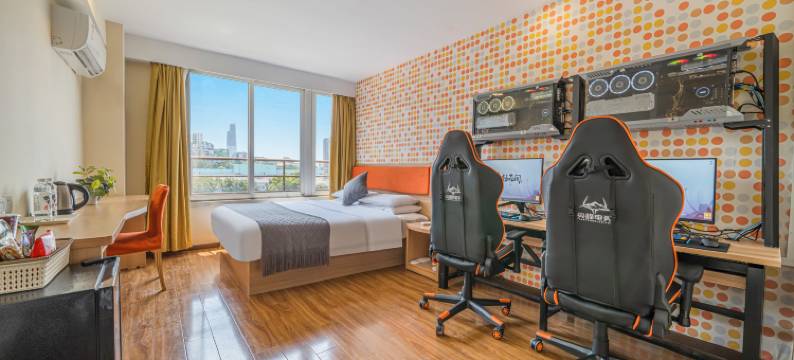 尖峰电竞酒店(两路口地铁站皇冠大扶梯店)图片