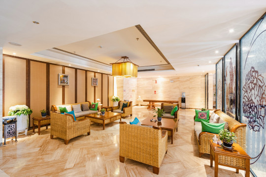 Rongting Holiday Inn LuopingHotel Overview