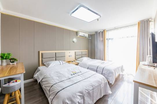 温馨商务宾馆(贵阳延安西路地铁站店)