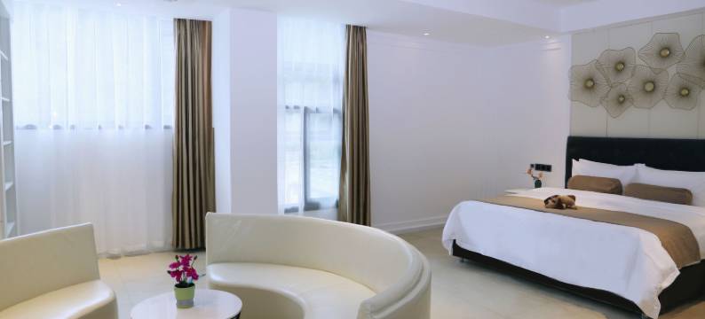 康定郦湾雅布达酒店(情歌广场店)图片