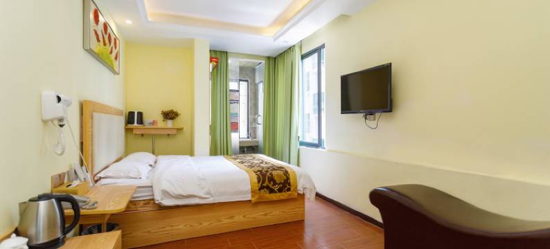 华辰四季酒店(深圳北站民治地铁站店)图片