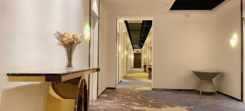 四会爱客优艺术精品酒店(粤运汽车站店)图片