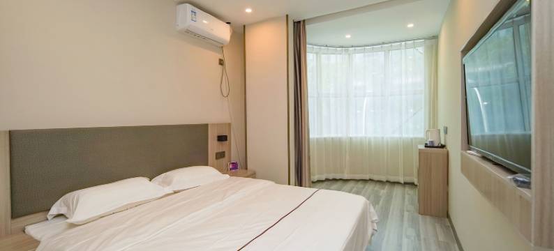 易居酒店(联盟路柏林庄地铁站店)图片