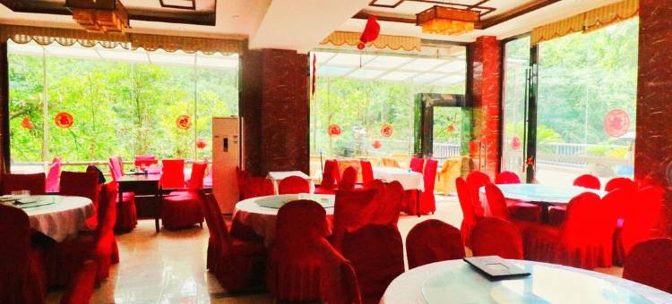 雨山居酒店(峨眉山报国寺店)图片