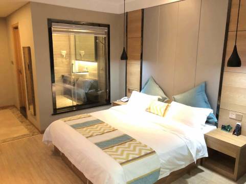 金澜假日酒店(武汉科普公园地铁站店)