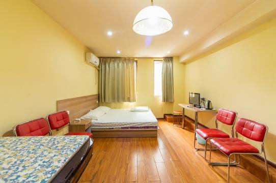 武汉鸿圣宾馆(古田二路地铁站店)