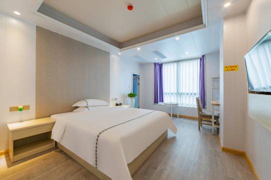 高州鸿发酒店(潘州广场店)