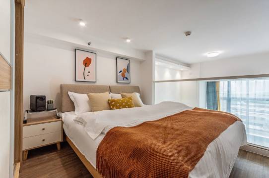 银和轻奢影院公寓(南昌西站店)