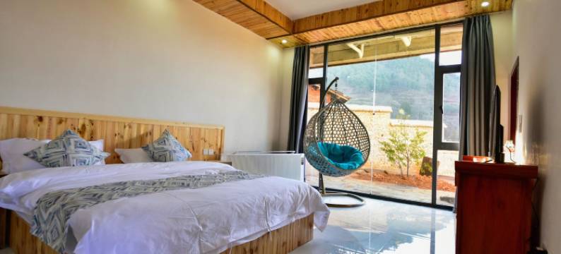 会泽念湖春客栈图片