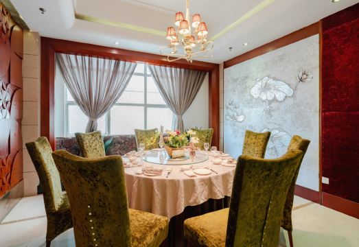 Four Seasons Spring Hotel (Qionghai City Center High-Speed Railway Station Branch) Hotel Overview