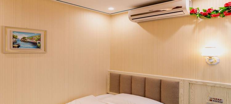 西雅小镇假日宾馆(白山浑江大街万达广场店)图片