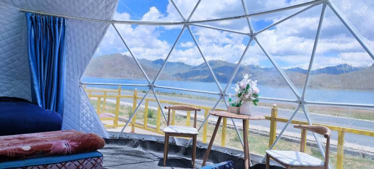 浪卡子羊湖荒地帐篷营地图片