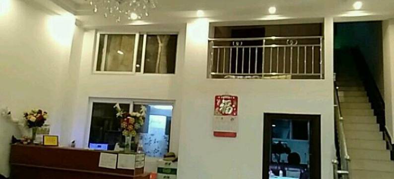 泸定河畔人家酒店图片