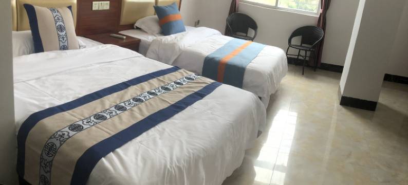 东兴强华商务酒店(万尾金滩店)图片