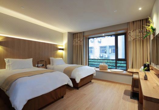 Nanjing Grand Yiju Hotel (Xinjiekou) Hotel Overview