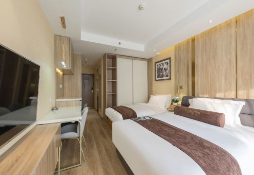 JAMES JOYCE COFFETEL(Jiaomen East Metro Station, Beijing South Railway Station Branch)Hotel Overview