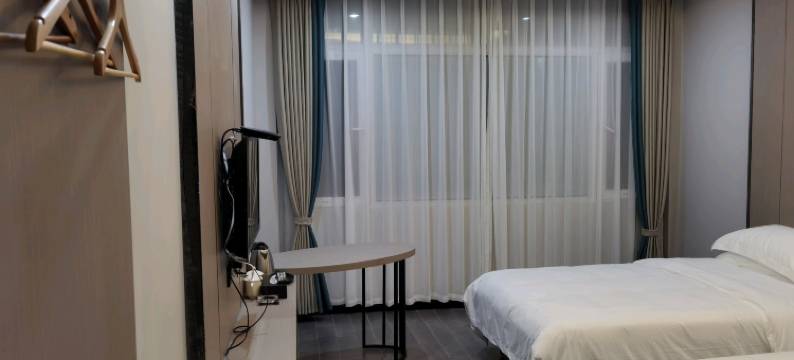 半岛大酒店(进贤吾悦广场店)图片