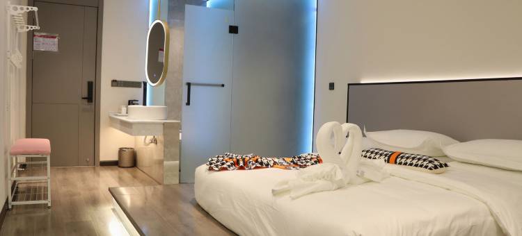 师宗九臻邸苑酒店图片