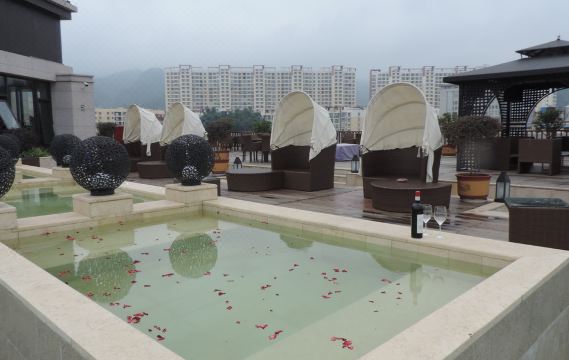 Mile Bosion Hot Spring HotelHotel Overview