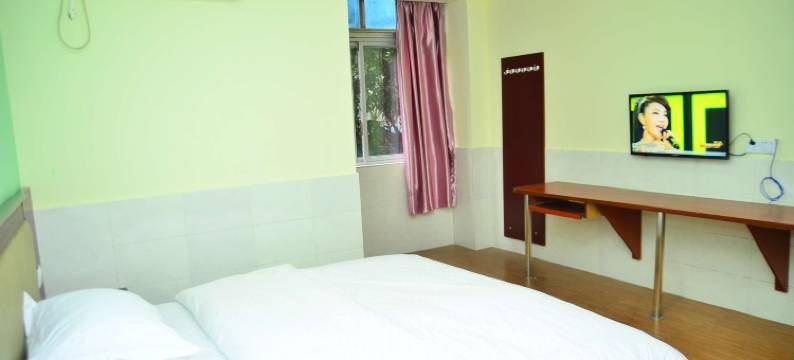 深圳宝源宾馆(翻身地铁站店)图片