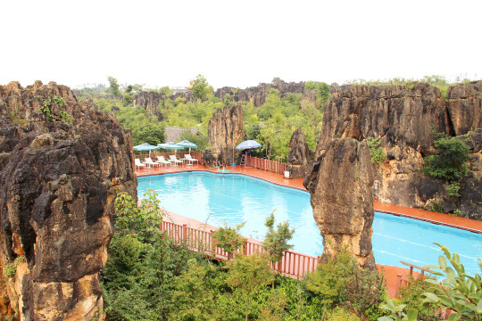 Shilin Shihai Hot Spring Hotel Over view