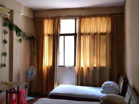 君红旅馆(湖南长沙女子学院德思勤店)