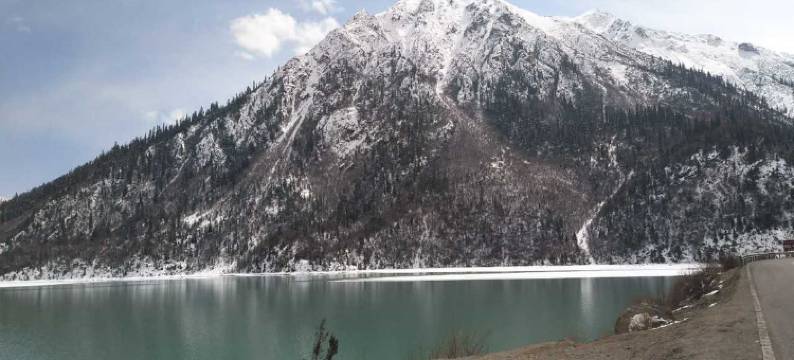 八宿然乌崃山酒家图片