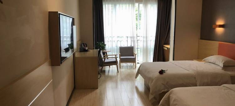 7天优品酒店(宜宾莱茵河畔店)图片