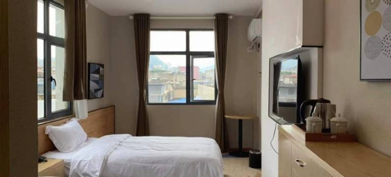 镇宁丰途同尚酒店图片