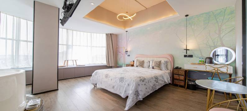 迷白艺术酒店(苏州吴江盛泽东方纺织城店)图片