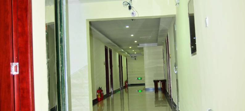 深圳宝源宾馆(翻身地铁站店)图片