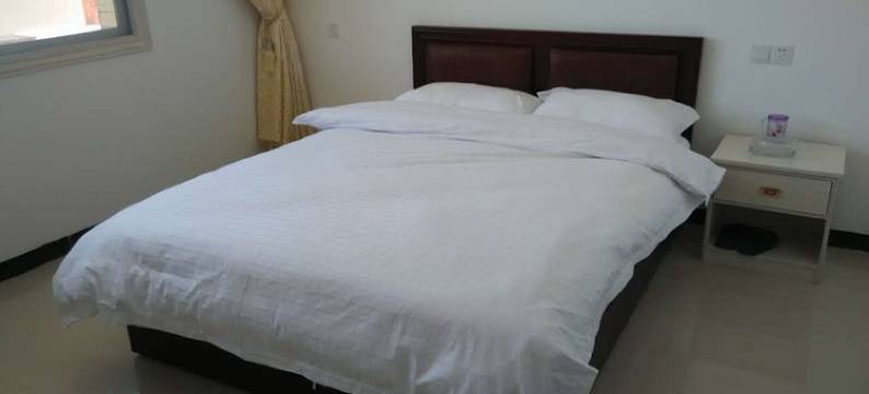 平江纯溪迎客松山庄图片