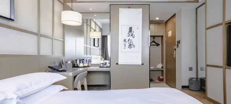 鸿宝大酒店(许昌曹魏古城胖东来时代广场店)图片