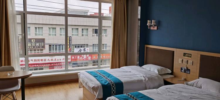 察右中旗露苗商务酒店图片