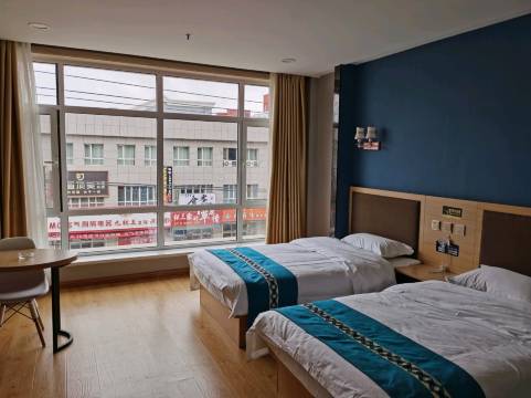 察右中旗露苗商务酒店