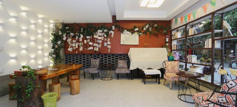 湖畔·忆阁(桂林两江四湖榕湖店)图片